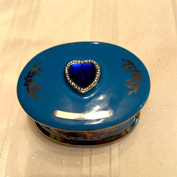 Titanic Heirloom 1990 Porcelain Music Box - Picture 5 of 10